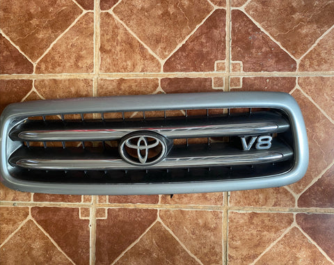 Parrilla Toyota Sequoia/Tundra 01-04