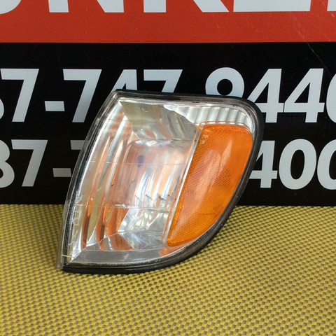 Luz de esquina (Corner light) izq Toyota Tundra 00-04