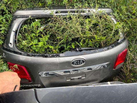 Compuerta Kia Sorento 03-09