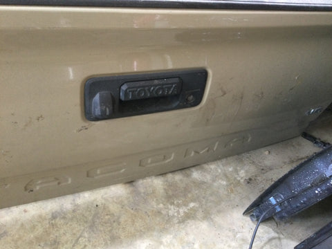 Compuerta Toyota Tacoma 16-23